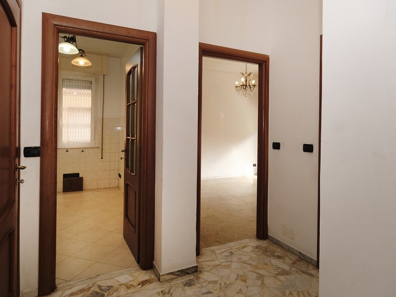 Disimpegno zona cucina, camera matrimoniale e bagno