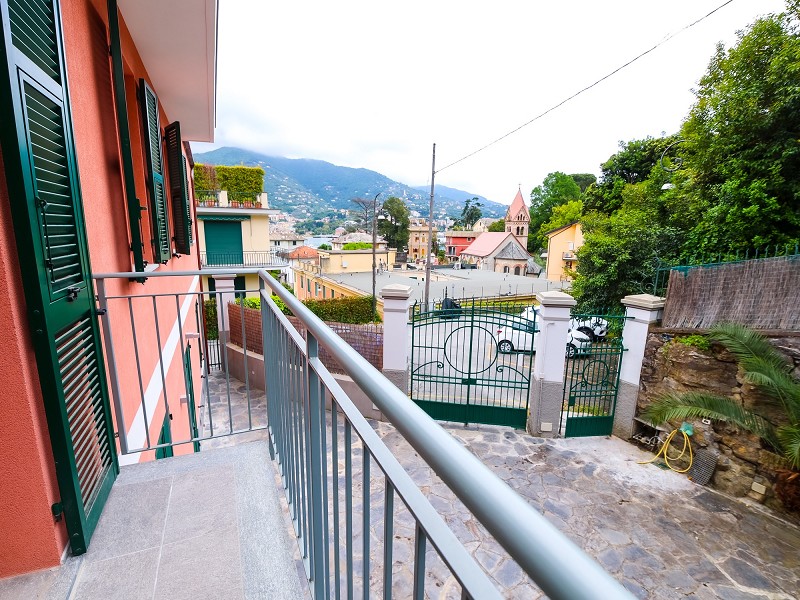 Camera da letto matrimoniale con balcone